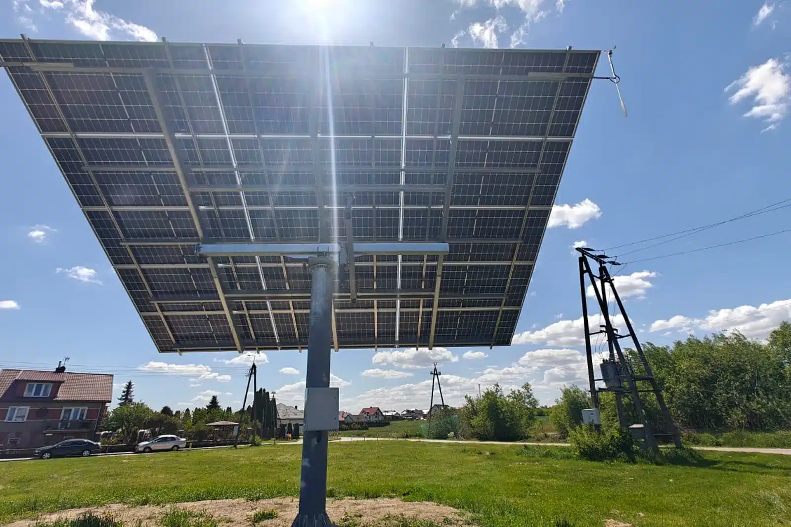 Tracker 10 kWp - realizacja z pompą ciepła i magazynem energii